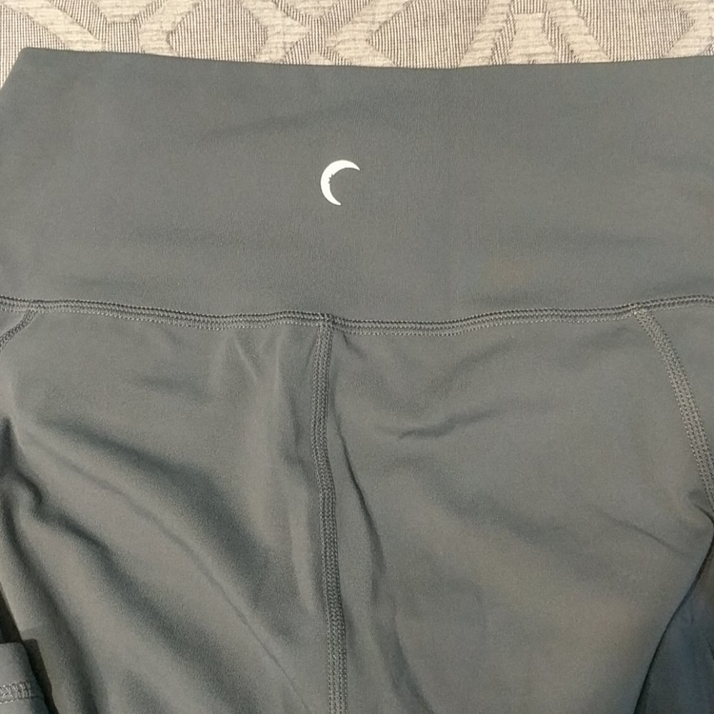 Zyia Hero Blue Slate pocket high rise leggings.